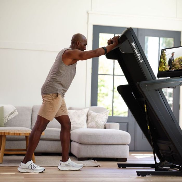 Skrejceliņš, skriešanas celiņš Nordictrack Commercial 2450 Electric Treadmill