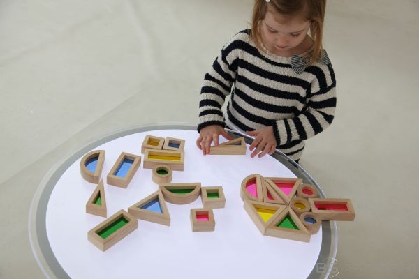 Mazie krāsu rāmīši ar lodziņiem -formas (kvadrāts, trijstūris, pusaplis, taisnstūris / montessori rotaļlieta